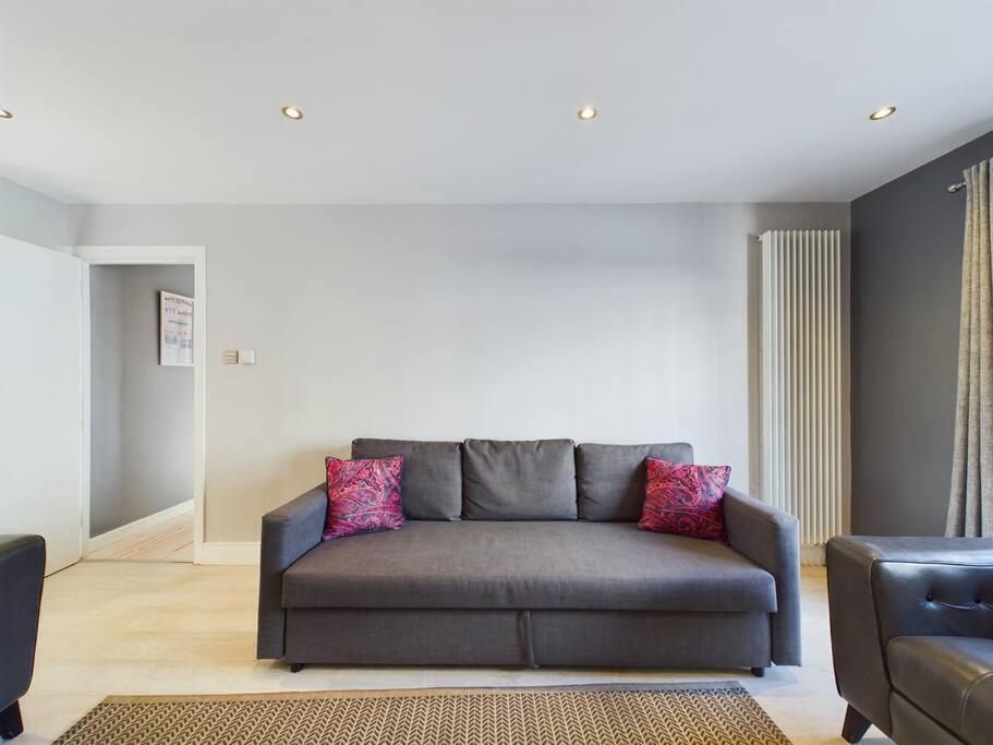 Apartment Donegall Sq Apt At Gate, Centre *