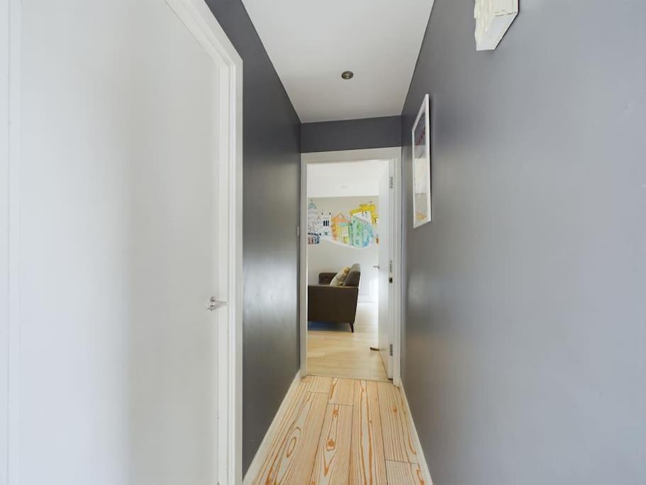 Apartment Donegall Sq Apt At Gate, Centre Belfast