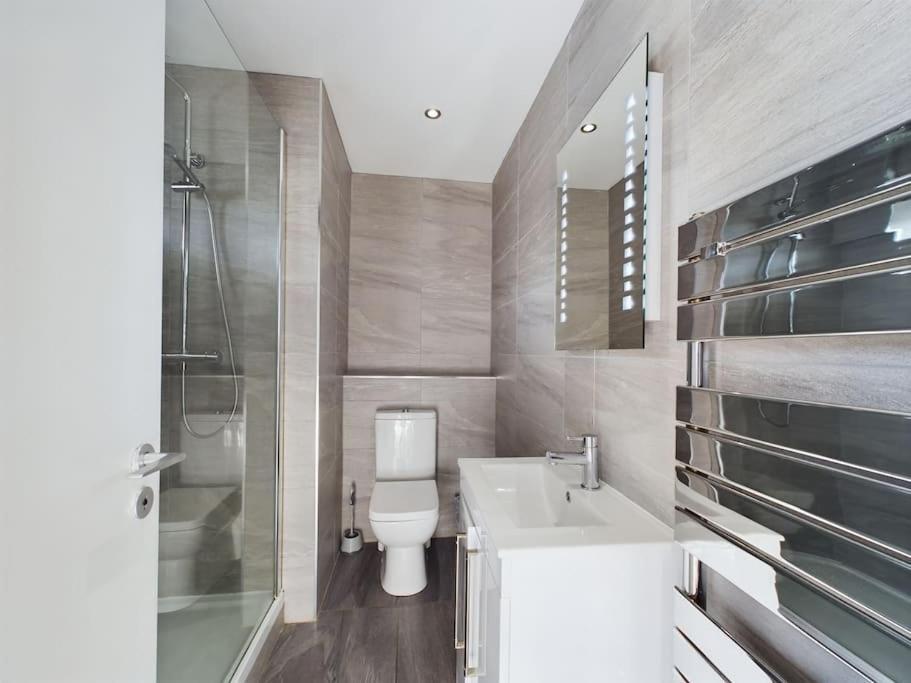 Apartment Donegall Sq Apt At Gate, Centre Belfast