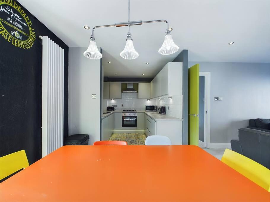 Apartment Donegall Sq Apt At Gate, Centre Belfast