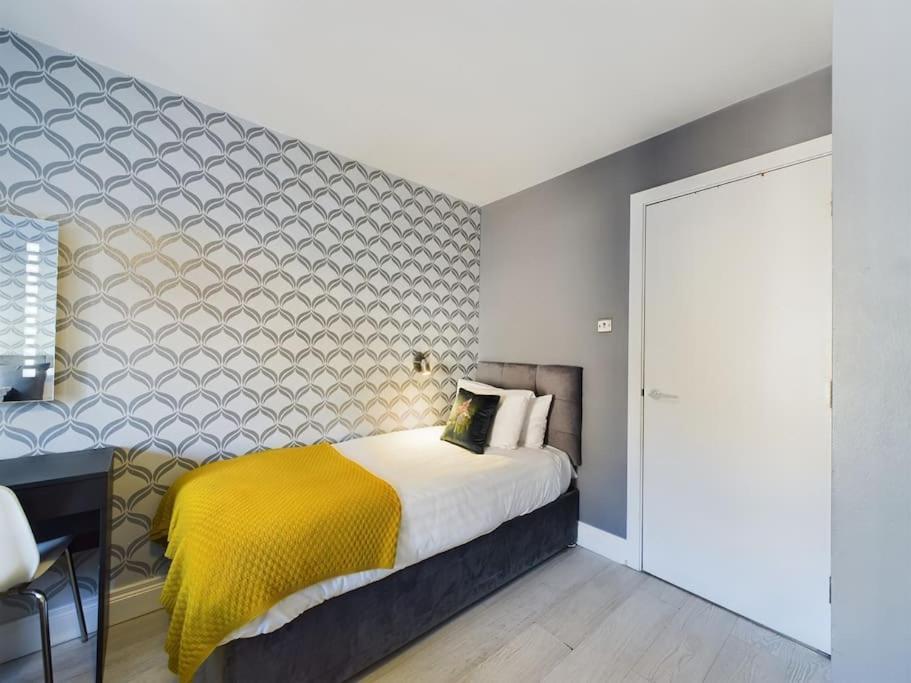Apartment Donegall Sq Apt At Gate, Centre *