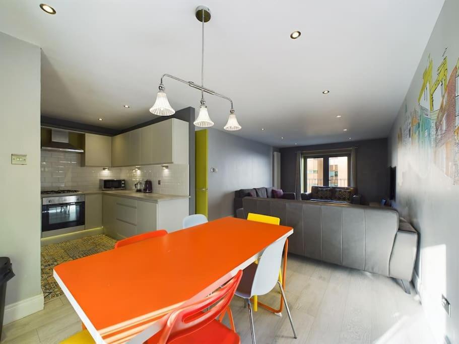 Apartment Donegall Sq Apt At Gate, Centre Belfast