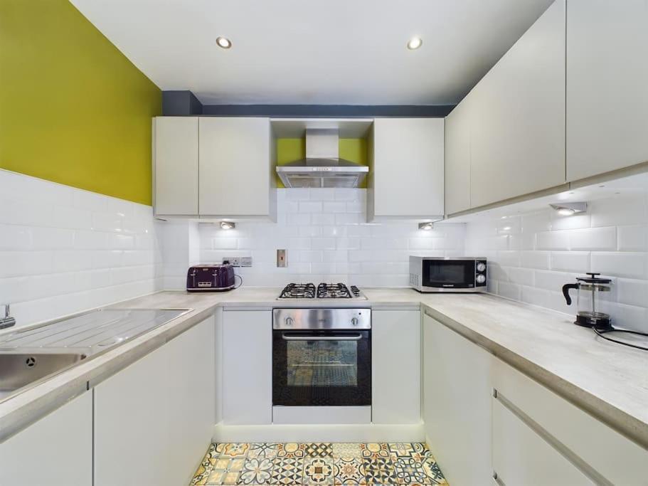 Donegall Sq Apt At Gate, Centre