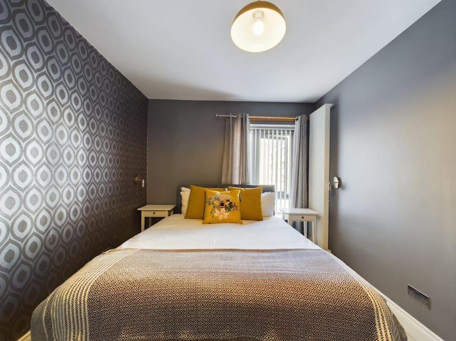 Donegall Sq Apt At Gate, Centre